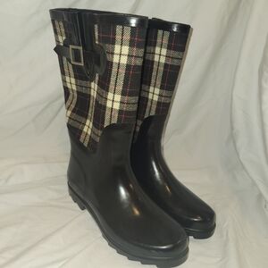 Austin Trading Co Plaid and Black Rain Boots
